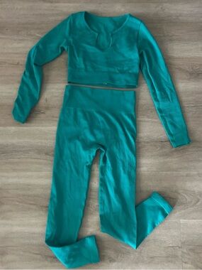 Teal Ribbed Long Sleeve Crop Top & High-Waist Leggings workout outfit Set small